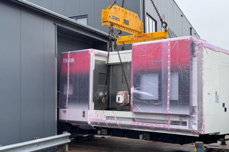 Mazak Integrex i-450HS wordt binnengebracht bij Van der Vegt fijnmetaal
